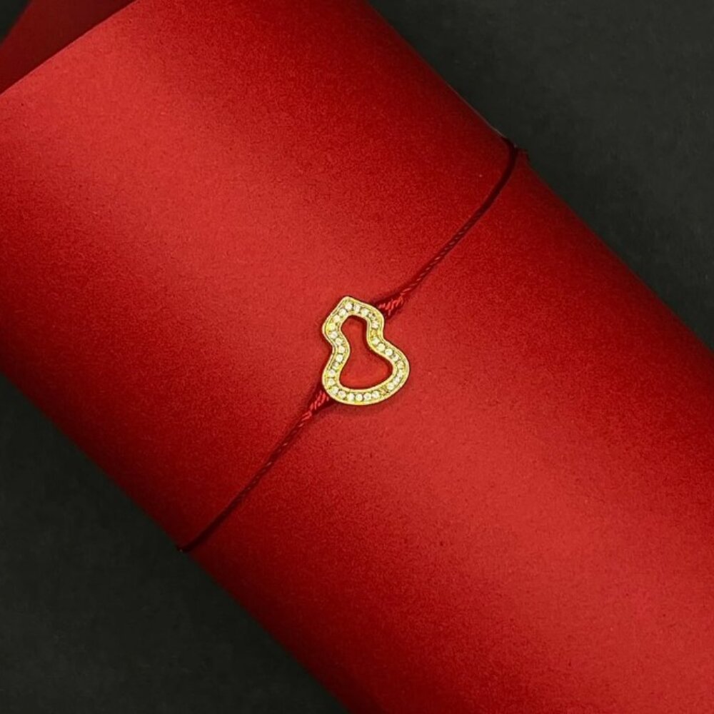 NWT: Red String Bracelet, symbol of luck, love and protection (Gold-plated)